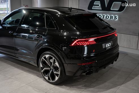 Audi RS Q8 2023 черный - фото 9