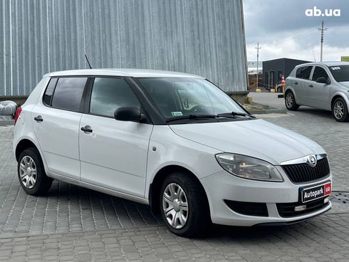 Skoda Fabia 2014 белый - фото 11