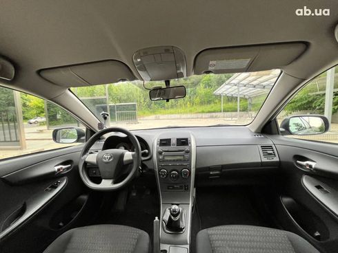 Toyota Corolla 2011 серый - фото 16