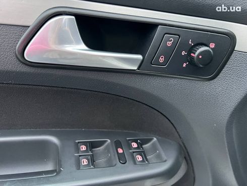 Volkswagen Touran 2009 белый - фото 16