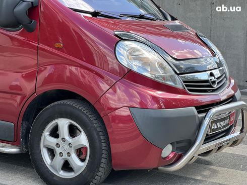 Opel Vivaro 2009 красный - фото 20