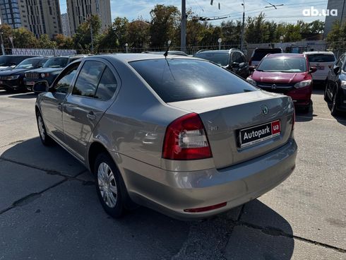 Skoda Octavia 2009 бежевый - фото 4