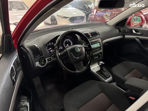Skoda Octavia 2009 красный - фото 15