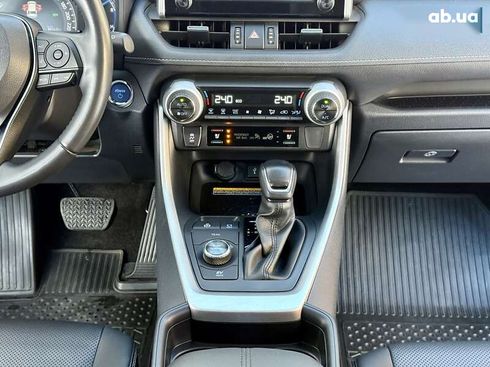 Toyota RAV4 2021 - фото 24