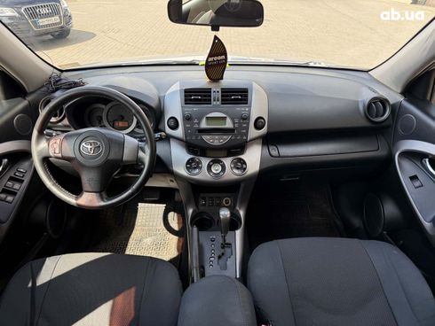 Toyota RAV4 2007 серый - фото 16