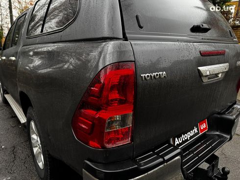 Toyota Hilux 2017 серый - фото 17