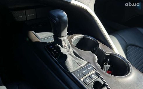 Toyota Camry 2021 - фото 16