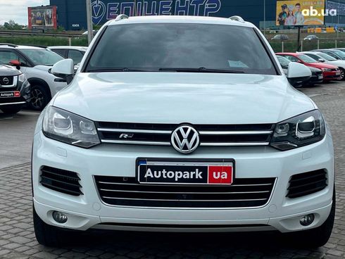 Volkswagen Touareg 2013 белый - фото 2