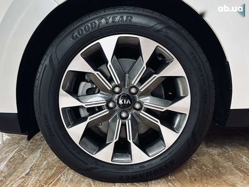 Kia Carnival 2021 - фото 17