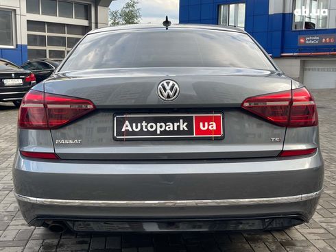 Volkswagen Passat 2017 серый - фото 6