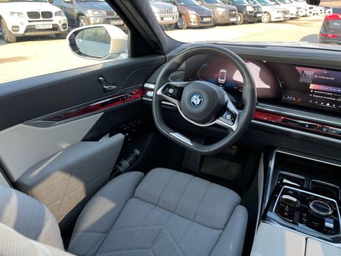 BMW i7 2023 белый - фото 27