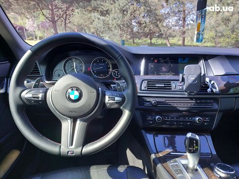 BMW 5 серия 2015 серый - фото 19