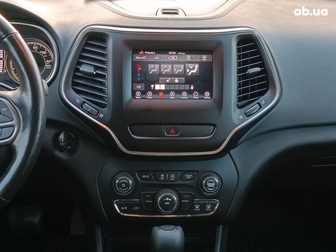 Jeep Cherokee 2019 черный - фото 16