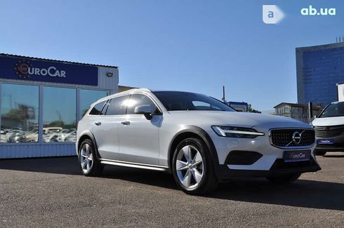 Volvo V60 Cross Country 2019 - фото 24