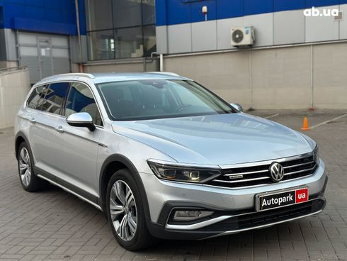 Volkswagen passat alltrack 2019 серый - фото 4