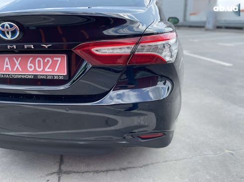 Toyota Camry 2020 - фото 12