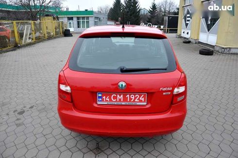 Skoda Fabia 2012 - фото 8