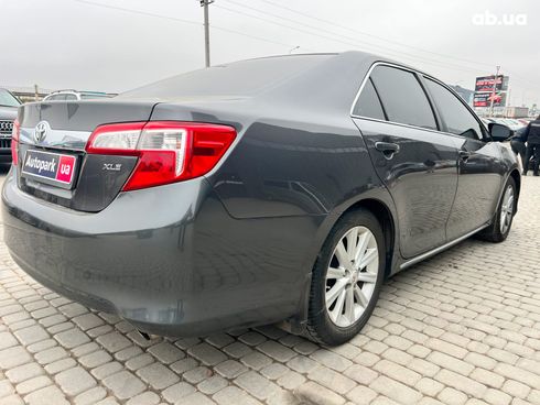 Toyota Camry 2013 серый - фото 11