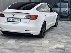 Продаж вживаних Tesla Model 3 2022 року - купити на Автобазарі