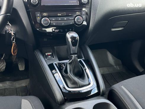 Nissan Qashqai 2019 красный - фото 36