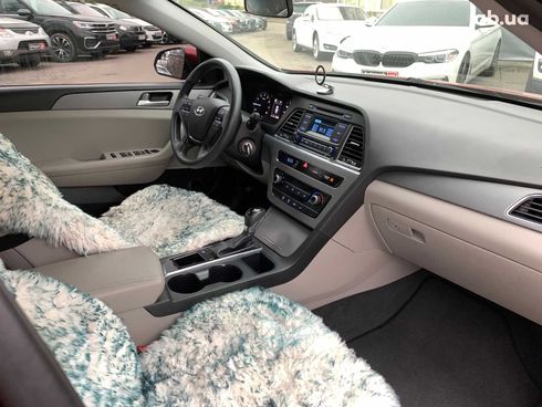 Hyundai Sonata 2015 красный - фото 40