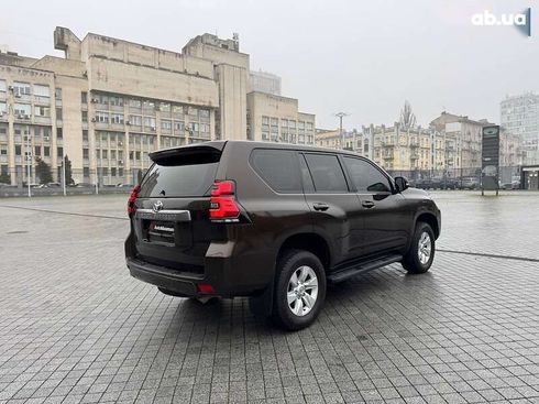 Toyota Land Cruiser Prado 2018 - фото 6