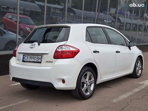 Toyota Auris 2011 - фото 5