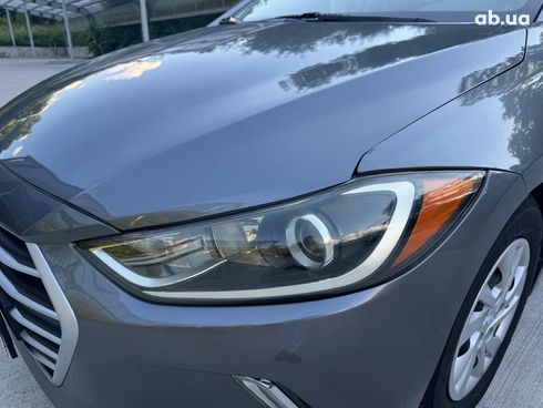 Hyundai Elantra 2018 серый - фото 15