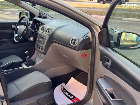 Ford Focus 2010 серый - фото 11