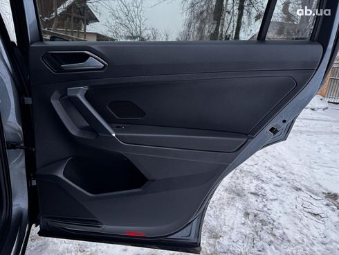 Volkswagen Tiguan 2017 серый - фото 36