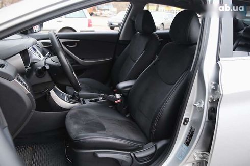 Hyundai Elantra 2012 - фото 9