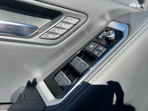 Toyota Land Cruiser 2022 серый - фото 18