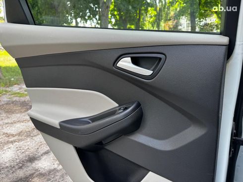 Ford Focus 2016 белый - фото 23
