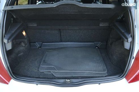 Renault Clio 2010 - фото 25