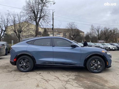 Ford Mustang Mach-E 2023 синий - фото 4