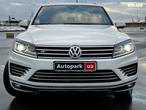 Volkswagen Touareg 2016 белый - фото 2