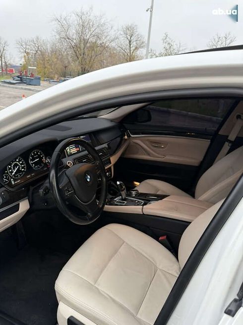 BMW 5 серия 2014 - фото 12