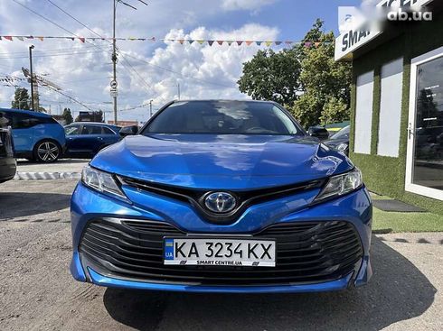 Toyota Camry 2020 - фото 2