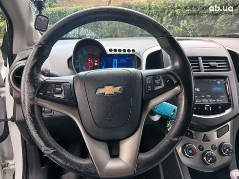Chevrolet Aveo 2013 белый - фото 12