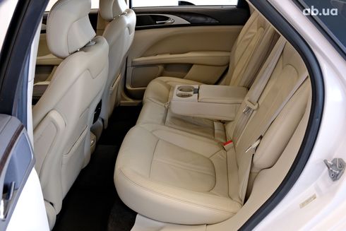 Lincoln MKZ 2017 белый - фото 8