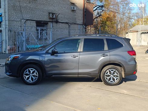 Subaru Forester 2022 серый - фото 5