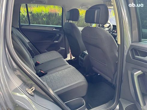 Volkswagen Tiguan 2021 серый - фото 26