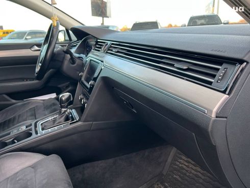 Volkswagen Passat 2016 белый - фото 42