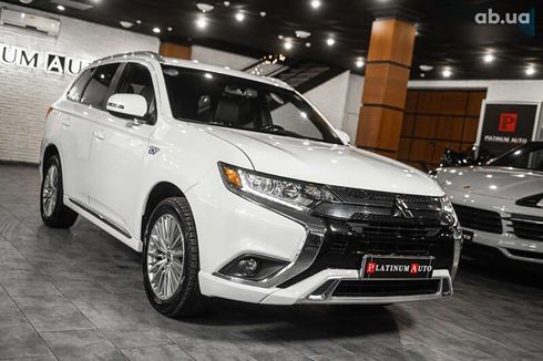 Mitsubishi Outlander 2019 - фото 16