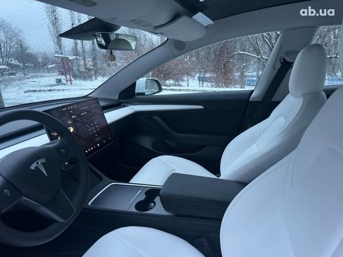 Tesla Model 3 2021 белый - фото 14