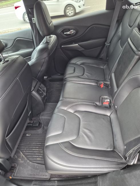 Jeep Cherokee 2018 серый - фото 10