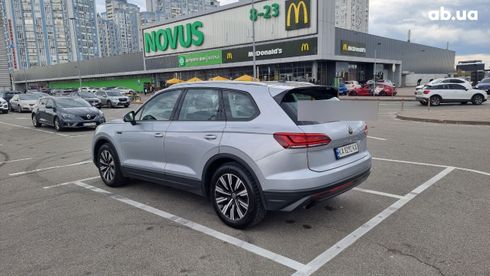 Volkswagen Touareg 2021 - фото 3