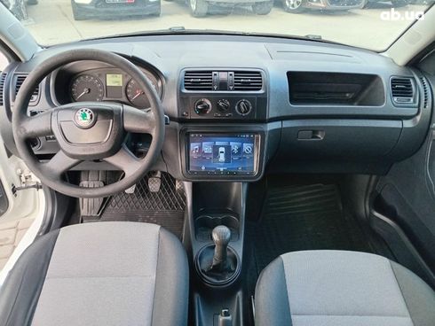 Skoda Fabia 2012 белый - фото 17