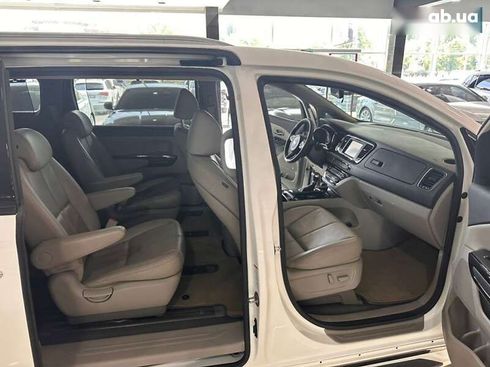 Kia Carnival 2016 - фото 24