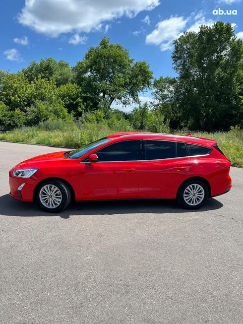 Ford Focus 2019 красный - фото 2